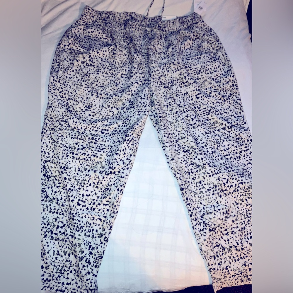Woman’s Crop Pants/ Capri